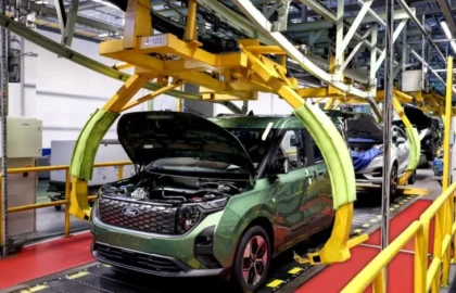 Pe contrasens spre groapă: Industria auto din România riscă să coboare sub pragul critic de 500.000 de mașini