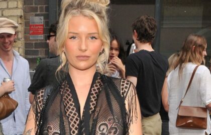 Lottie Moss, aproape dezbrăcată pe stradă! Le-a arătat posteriorul trecătorilor