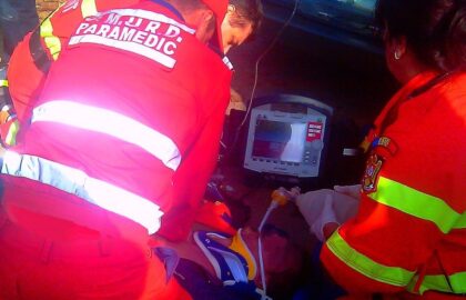 Un bărbat a murit după ce o bucată de lemn i-a străpuns abdomenul, la o fabrică de prelucrare a lemnului