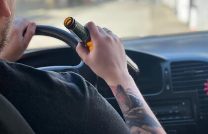 Tânăr șofer din Alba, condamnat după ce a fost prins beat la volan în urmă cu trei ani. Pentru ce faptă nu a mai fost judecat