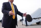 Trump amenință cu o nouă escaladare a conflictului cu Iranul și riscă să repete vechile greșeli