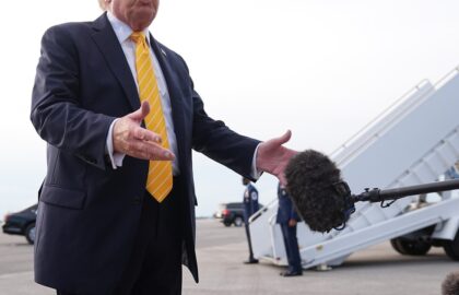 Trump amenință cu o nouă escaladare a conflictului cu Iranul și riscă să repete vechile greșeli