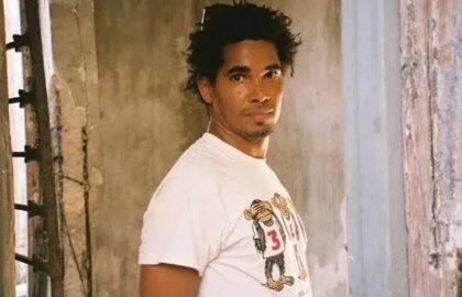 După 5 ani de închisoare, artistul disident Luis Manuel Otero Alcantara a părăsit Cuba şi a ajuns la Miami
