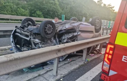 O fetiță de 5 ani a murit într-un accident produs pe autostrada A1, lângă Sibiu. Un alt copil și o femeie, răniți
