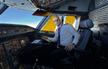 FOTO. Pilot la Wizz Air, influencer cu aproape 250.000 de urmăritori pe Instagram și TikTok. Vrea să devină comandant de avion