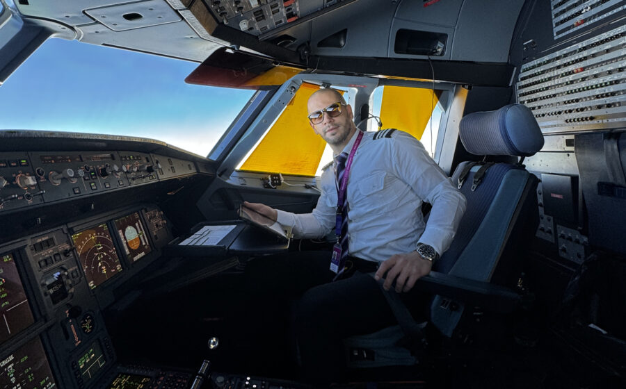 FOTO. Pilot la Wizz Air, influencer cu aproape 250.000 de urmăritori pe Instagram și TikTok. Vrea să devină comandant de avion