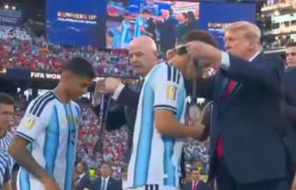 SINGURUL fotbalist care nu dă mâna cu Donald Trump la ceremonia de premiere
