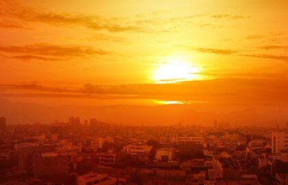 Mituri, diversiuni și informații false despre valurile de căldură. Ce spun oamenii de știință despre schimbările climatice