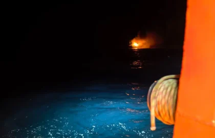 Primele poze cu petrolierul care a explodat în Marea Neagră. Imagini de la intervenția din timpul nopții