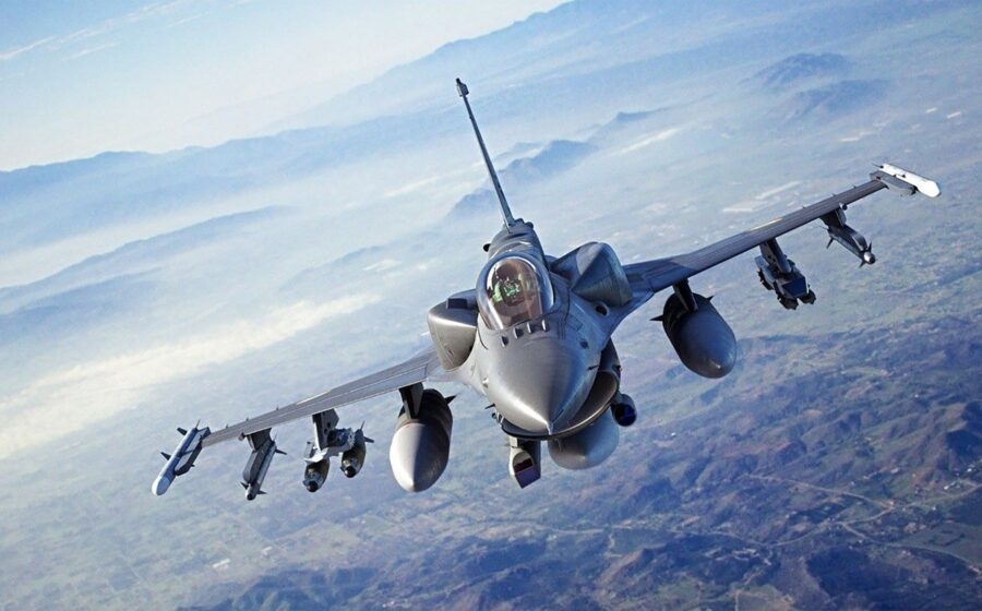 Premieră în războiul din Ucraina. Cum s-a încheiat primul duel aerian între un avion F-16 și unul Su-35