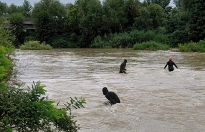 Doi tineri dispăruți în râul Argeș au fost găsiți morți după trei zile de căutări