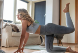 4 exerciții care te ajută să mergi mai mult fără dureri. Cum îți întărești picioarele și articulațiile