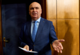 Bolojan se ține legat cu lanțuri de scaunul de la Palatul Victoria deși a fost demis de aproape trei luni