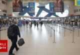 Captură de documente false la Otopeni. 15 acte au fost găsite asupra unei femei care intenționa să ia avionul spre Franța
