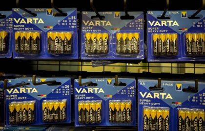 Varta își cere insolvența după ce Apple, principalul său client, a decis să-și procure din China bateriile