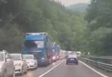 VIDEO ȘTIREA TA: Blocaj și coloană de mașini de peste 10 kilometri pe Valea Oltului. Răbdarea șoferilor, pusă la încercare