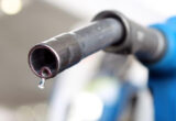 Parlamentul discută măsuri pentru reducerea prețului carburanților. Acciza ar putea fi redusă cu până la 25%