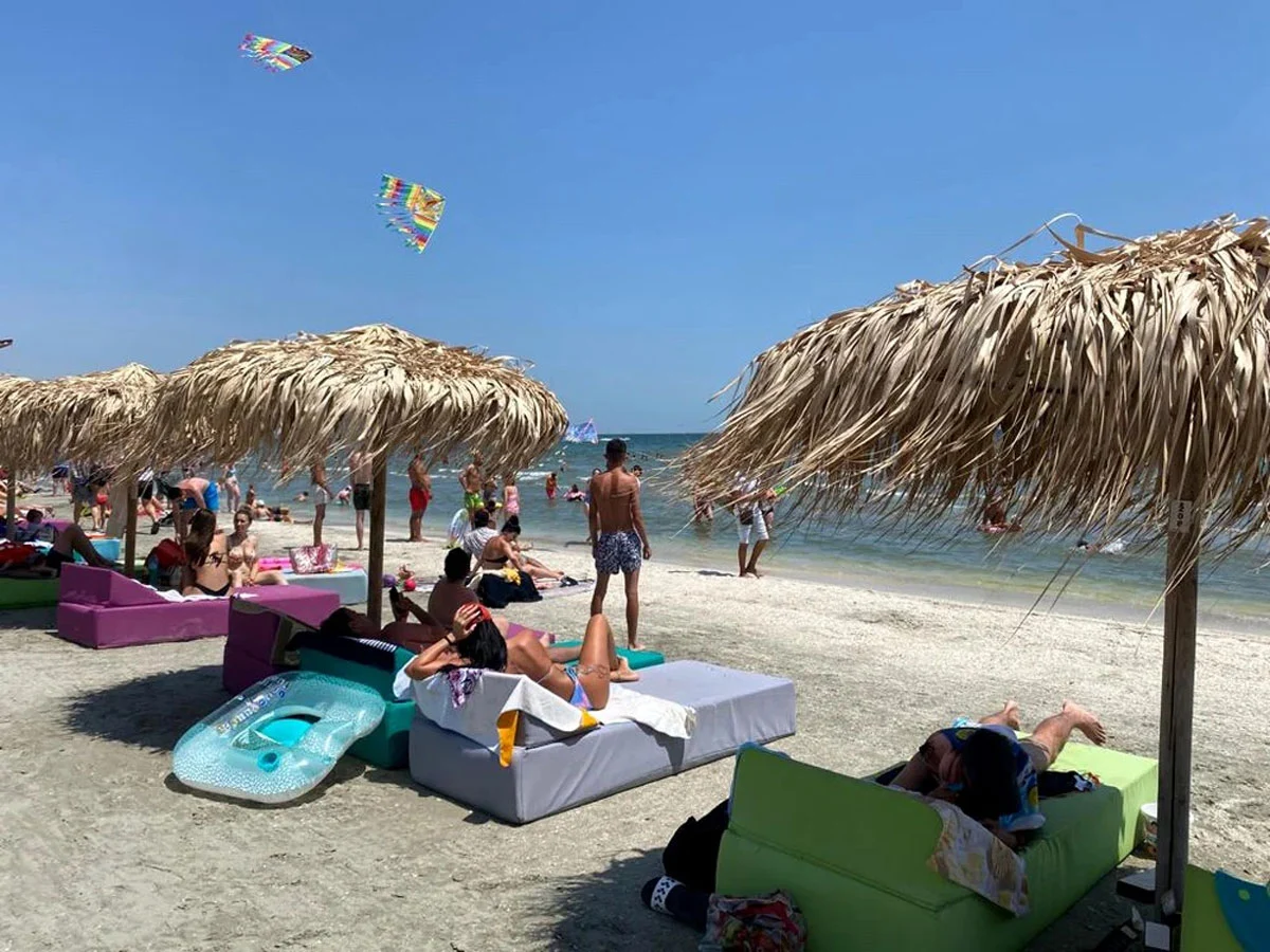 Apa Mării Negre răm&acirc;ne rece, &icirc;n plin sezon estival. FOTO: arhivă