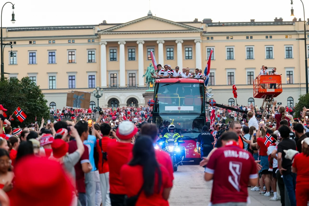 90.000 de norvegieni i-au aplaudat pe fotbaliști la revenirea acasă (Foto: EPAImages)