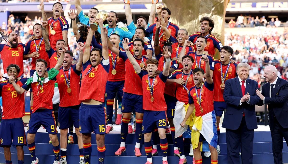 Spania, cu trofeul de campioană mondială 2026 (FOTO: Getty Images)